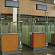 Guichet de poste de contrôle de douanes canadienne à l'aéroport de Montréal.