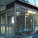 Vitrages commerciales avec portes.